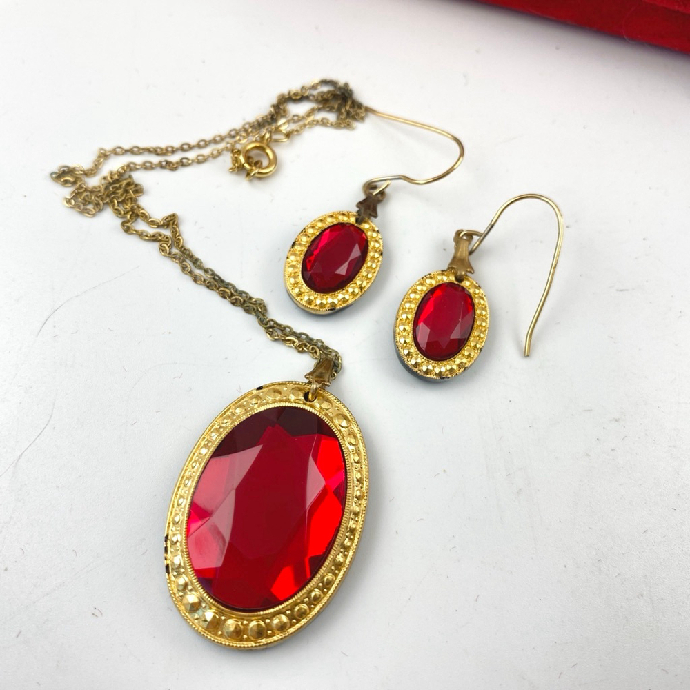 Vintage Jeweline Red Jewel Glass Gold Tone Necklace & Earrings Set. - Picture 4 of 7